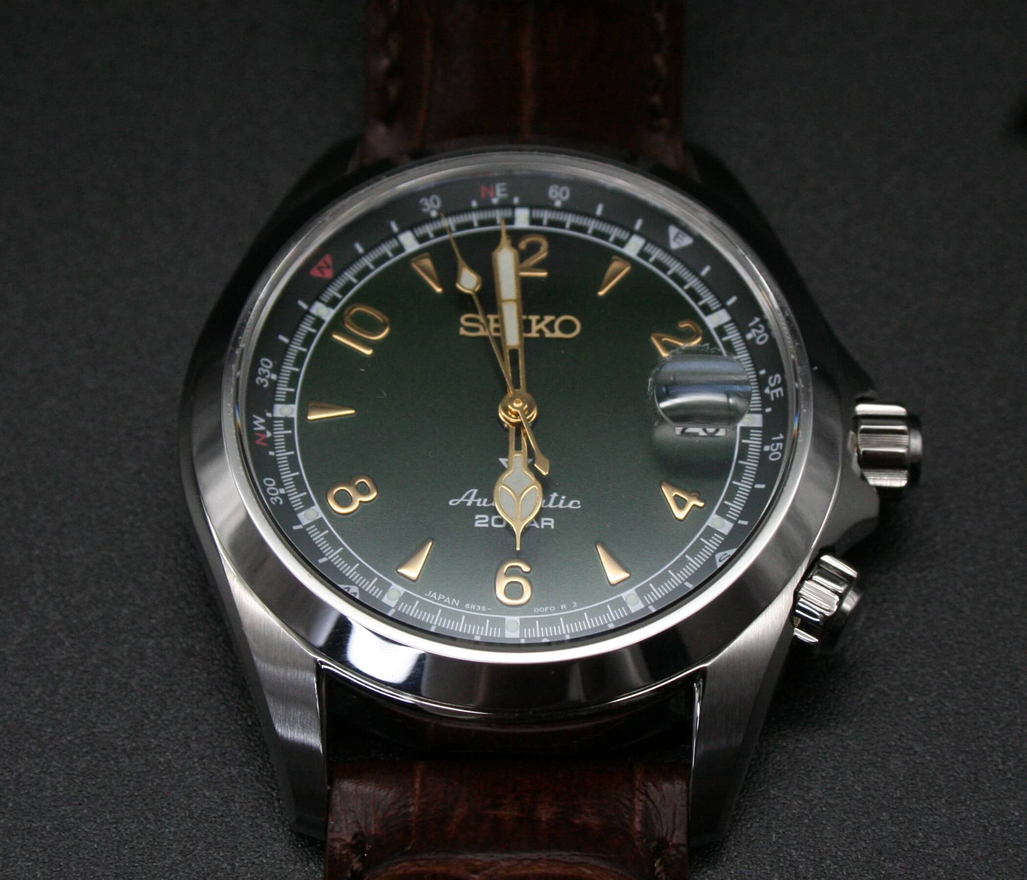 Montre Seiko Alpinist disponible à la location chez Timespark